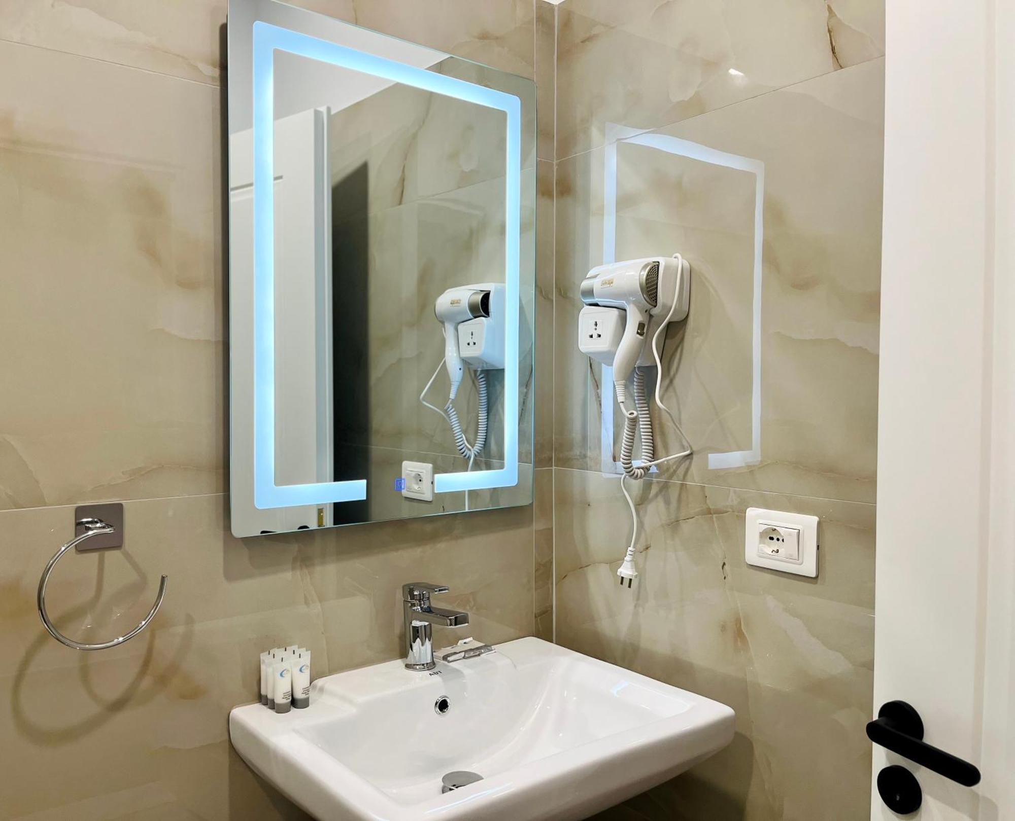 Mili Hotel Berat Ngoại thất bức ảnh
